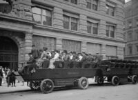 Фото дня. Seeing New York – тур на електричних автобусах у Нью-Йорку 1904 р.