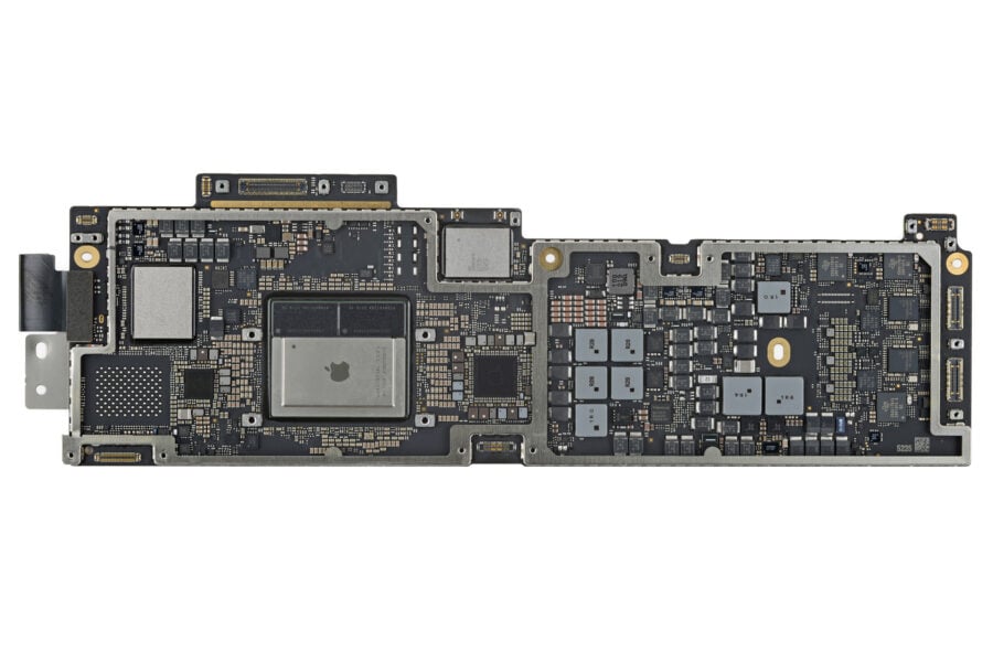 iFixit found an accelerometer inside the new Apple MacBook Air model and found almost no cooling