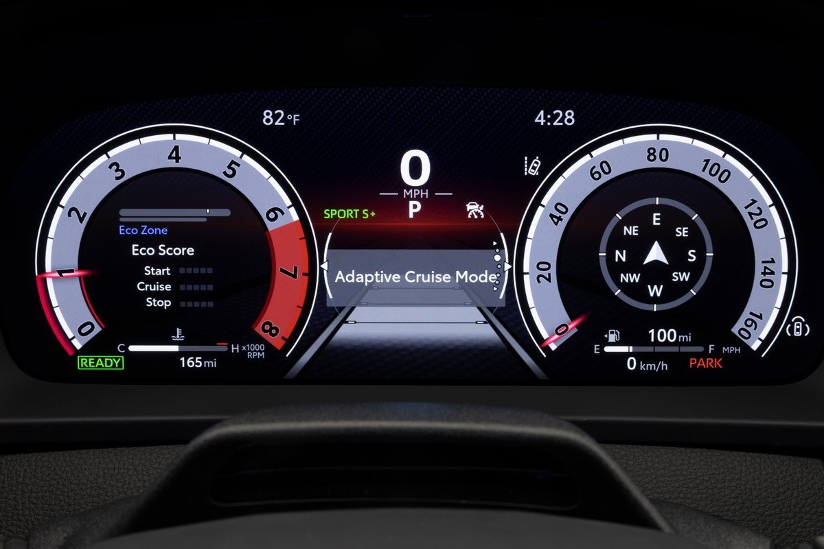 Дебют Toyota Crown: нове розуміння «седану» та надпотужний гібрид