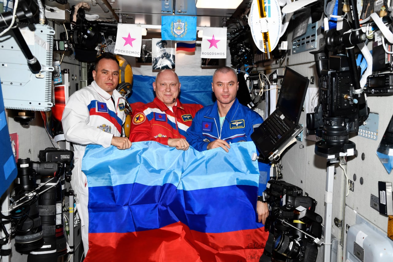 For the first time, NASA criticizes Russia in space because of the flags of the so-called "L/DPR" on the ISS