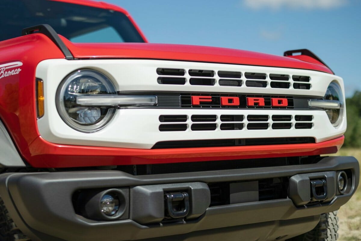 Позашляховик Ford Bronco Heritage Edition: сучасне бачення «ретро»