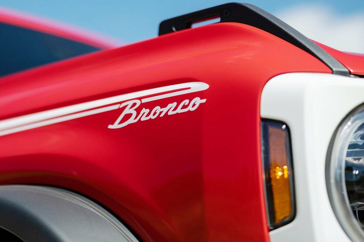 Позашляховик Ford Bronco Heritage Edition: сучасне бачення «ретро»