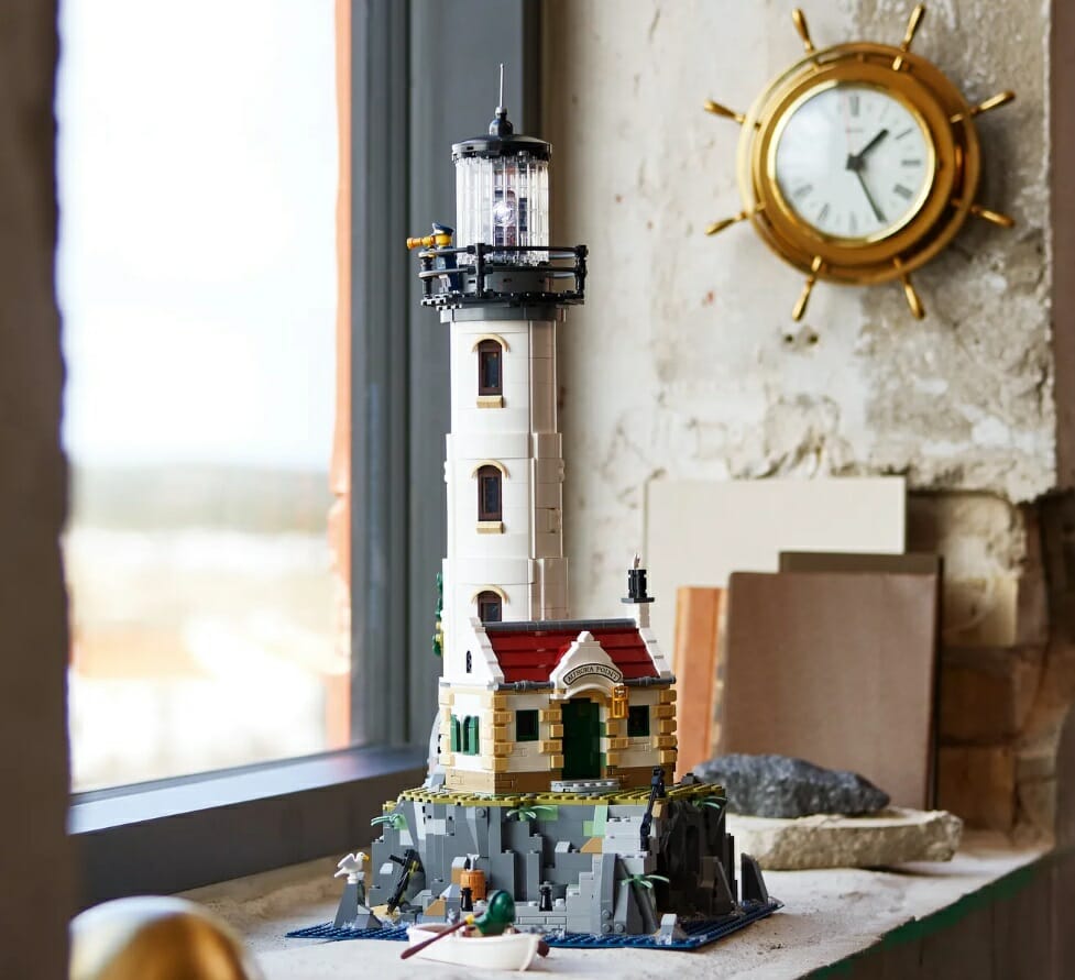 Lego's new robotic lighthouse has a working Fresnel lens and can rotate