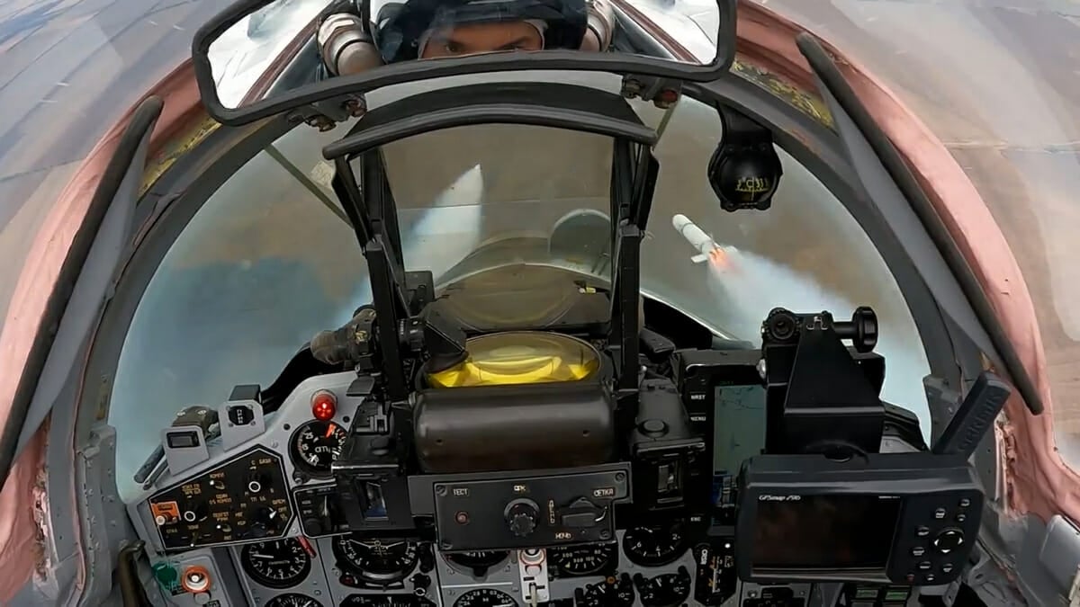 Top Gun: Maverick у реальності – відео роботи української авіації. Бонус – протирадарна ракета AGM-88 HARM