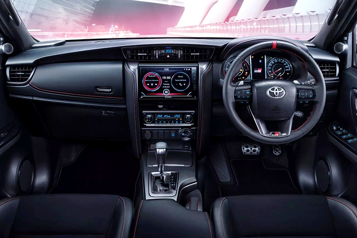 Toyota Fortuner SUV: classic design, modern updates