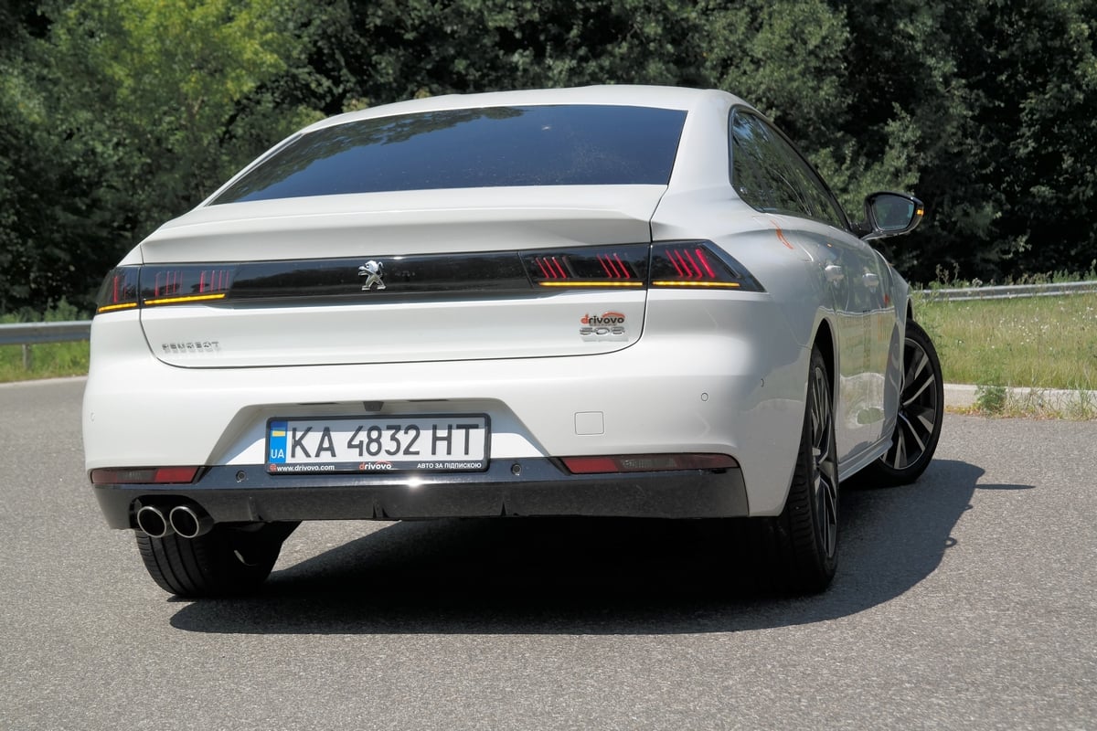Peugeot 508 GT car test drive: non-standard car for non-standard people