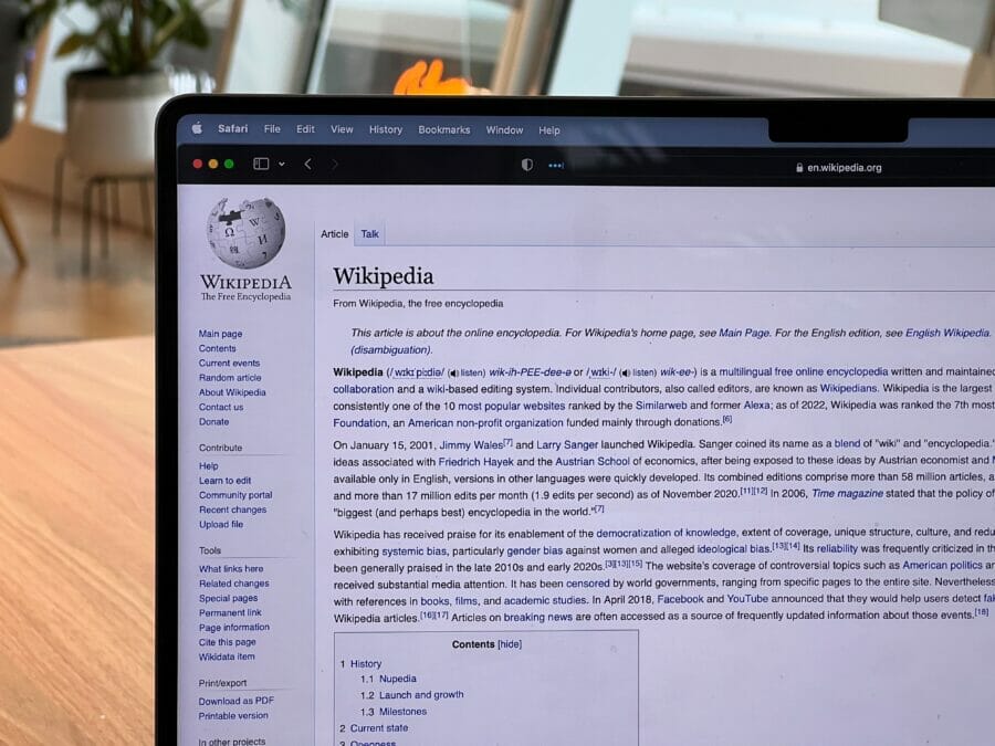 Вікіпедія 2.0: Meta хоче додати штучний інтелект до Wikipedia для перевірки цитування