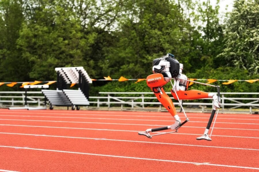 Робот Cassie встановив світовий рекорд Гіннеса  з бігу серед двоногих роботів на 100 метрів