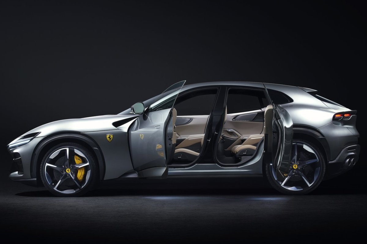 Кросовер Ferrari Purosangue: фірмовий дизайн та атмосферний V12