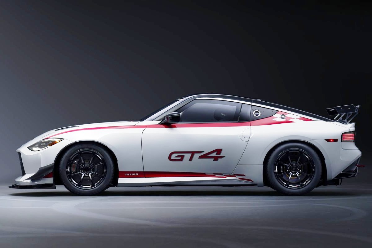 Nissan Z GT4 racing car: it's classical