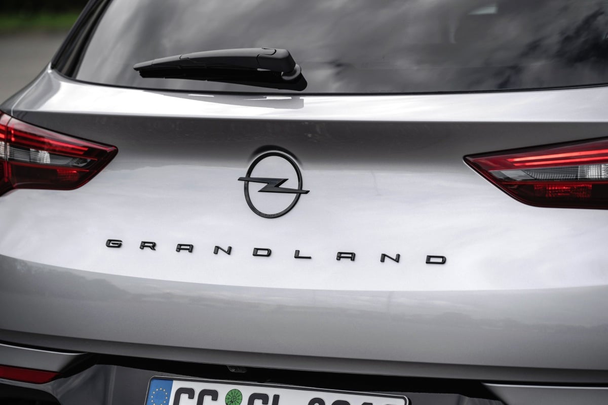 Анонсовано ціни на оновлений кросовер Opel Grandland в Україні – від 907 300 грн.