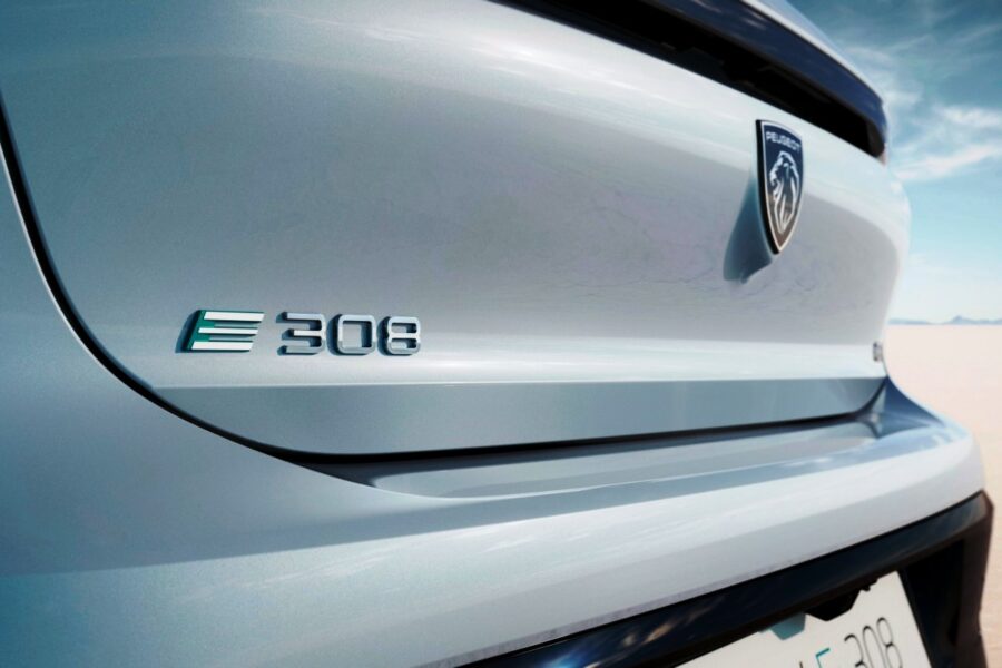 Нові електромобілі Peugeot E-308 та E-308 SW: очікуємо вже у 2023 році