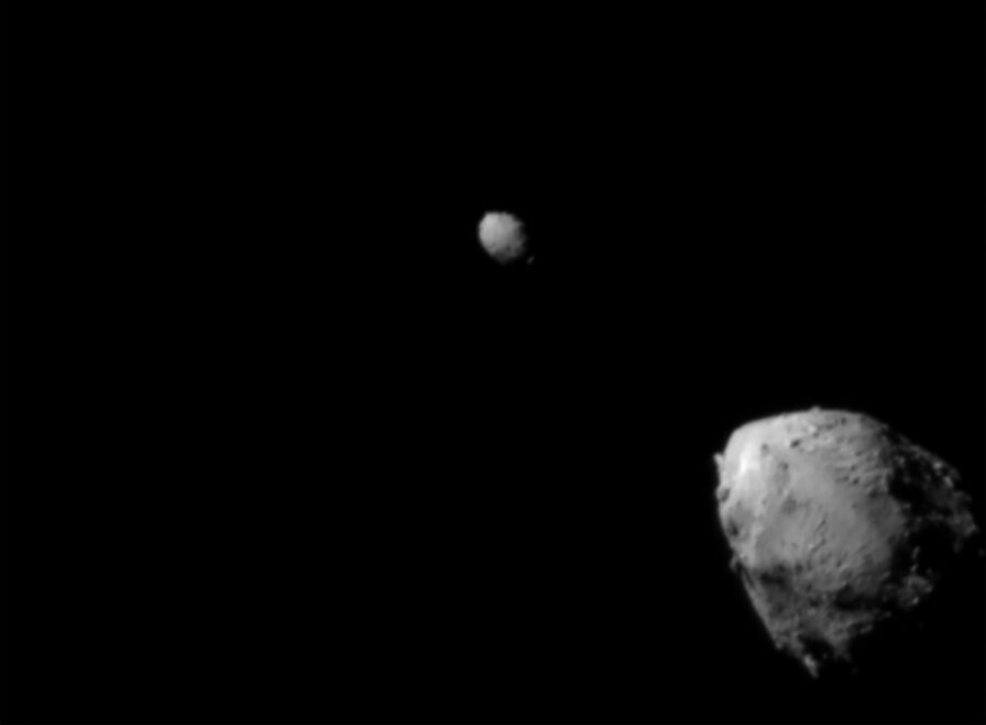 Планетарна оборона працює: зонд DART від NASA успішно вразив астероїд Діморфос