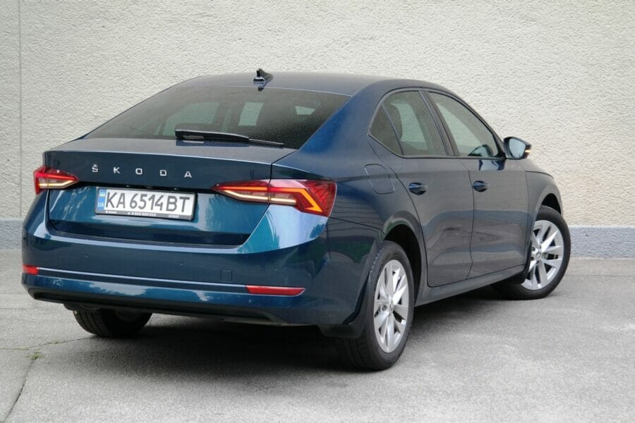 Test drive of the SKODA Octavia A8 car: lessons of popularity