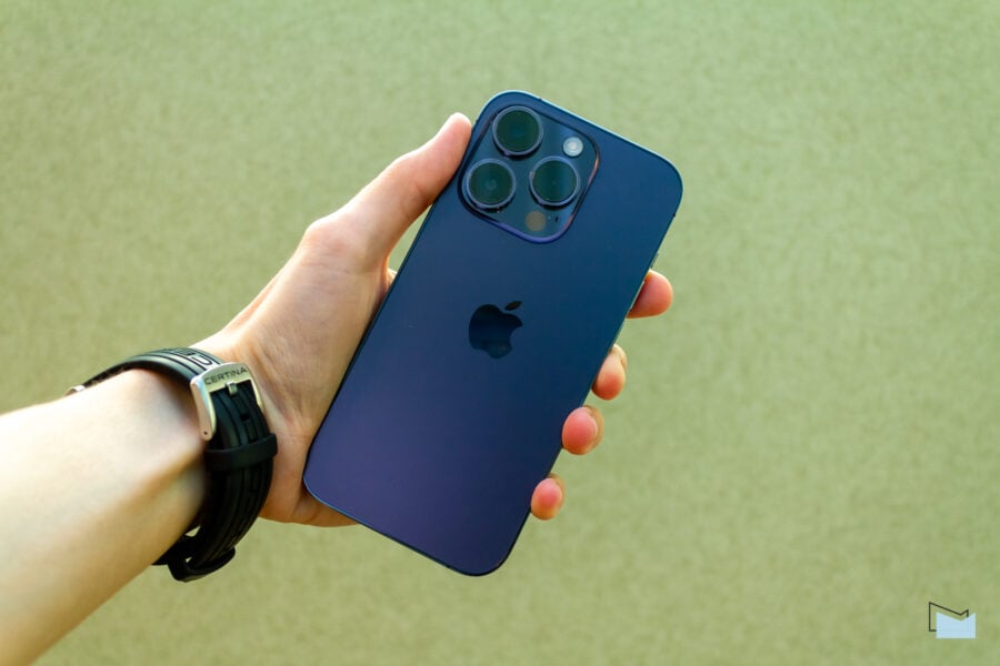 Which cutout to choose this year: iPhone 14 and iPhone 14 Pro review