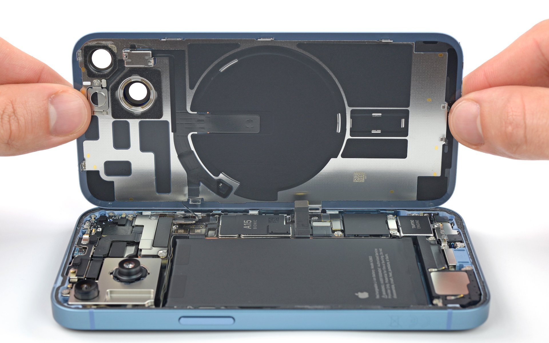 iFixit: "The iPhone 14 is the smartphone you should buy." It has the highest repairability score since the iPhone 7. JerryRigEverything confirms