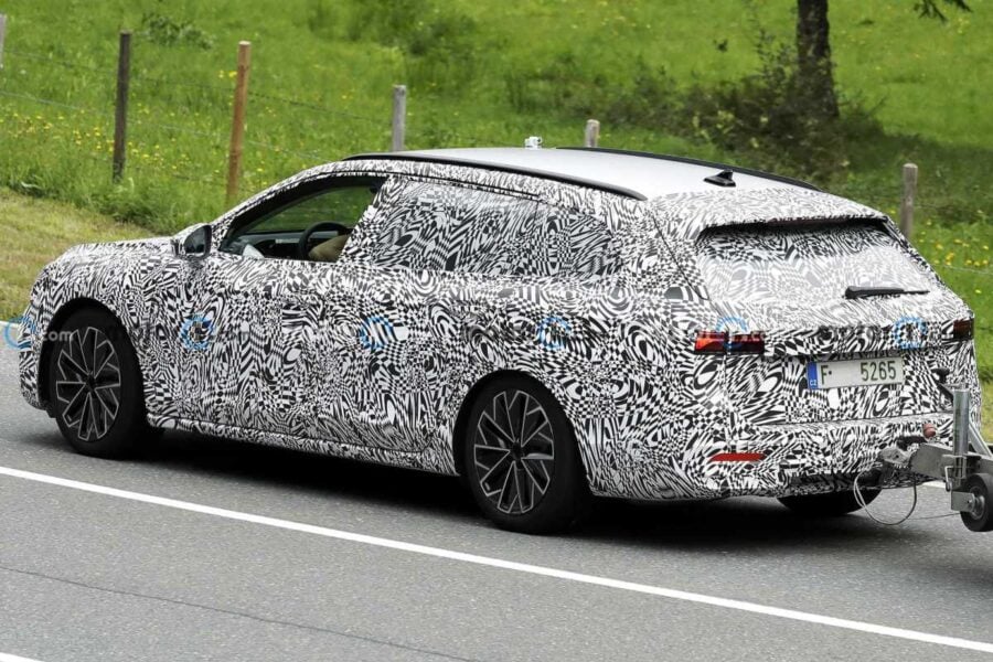 Spy photos of the Skoda Superb and Volkswagen Passat hint at the future of the models