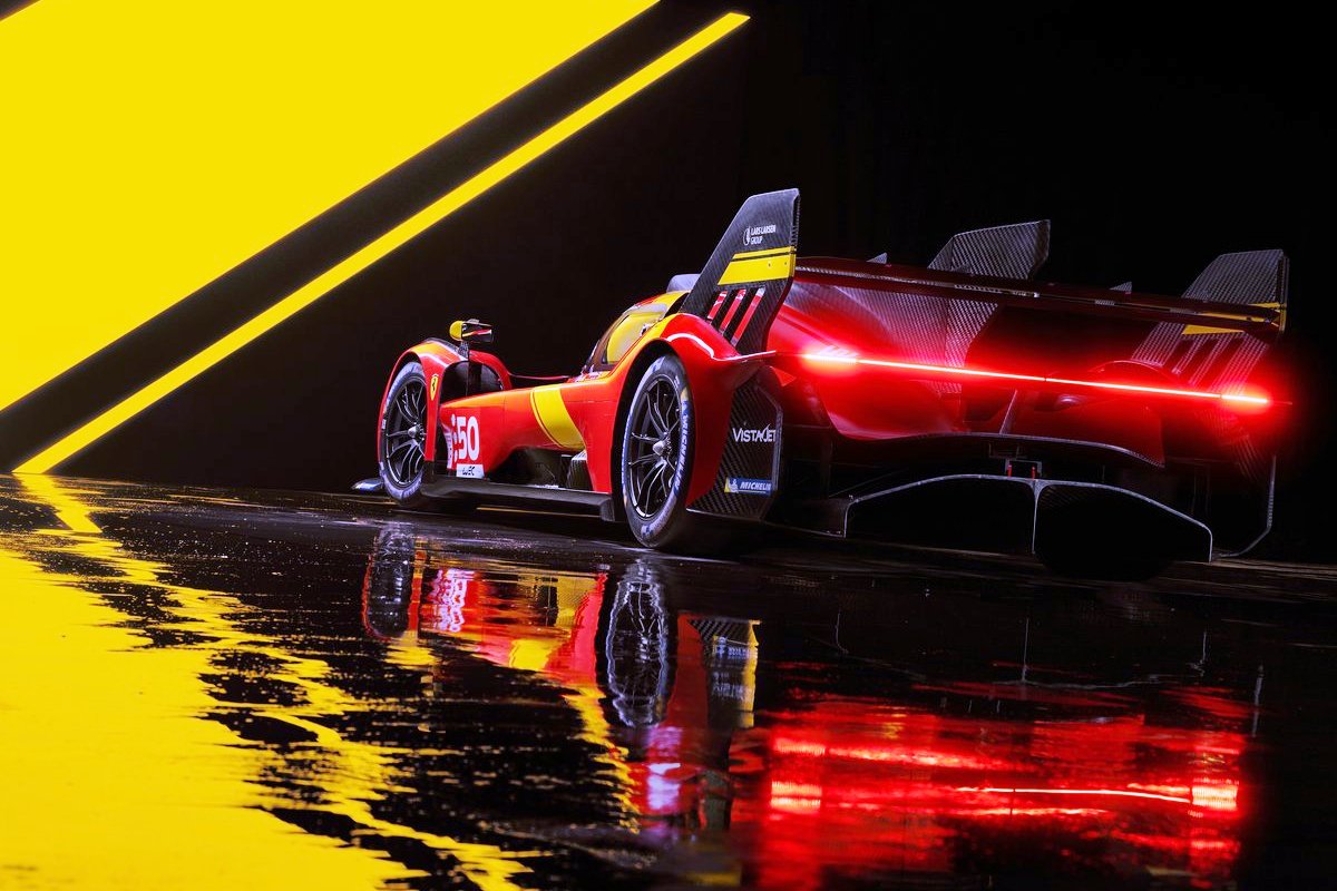 Автомобіль для перегонів Ferrari 499P – справжня краса зі світу автоспорту