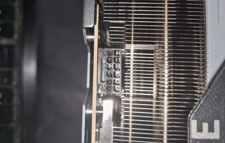 Перші користувачі GeForce RTX 4090 почали жалітися на розплавлений 16-контактний роз'єм
