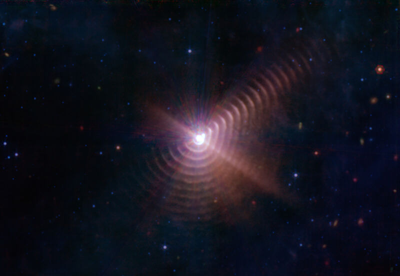 Телескоп Вебба зафіксував кільця, створені масивними зірками