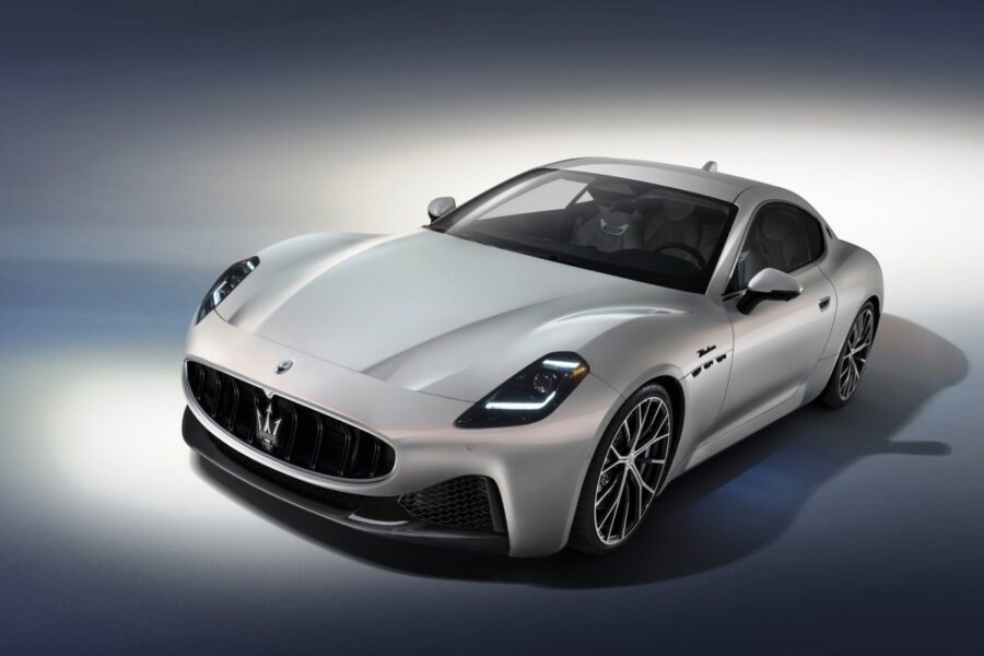 Суперкар Maserati GranTurismo представлено у трьох версіях, причому найпотужніша – електро