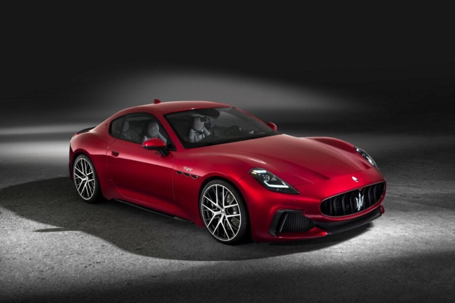 Суперкар Maserati GranTurismo представлено у трьох версіях, причому найпотужніша – електро