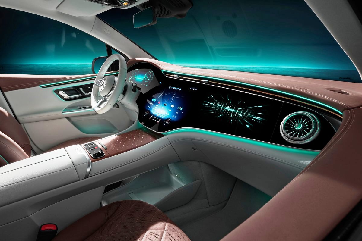 Новий електричний кросовер Mercedes EQE SUV: для всіх і для кожного