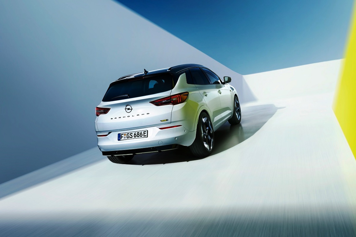 Opel Grandland GSe debut: a fancy hybrid crossover