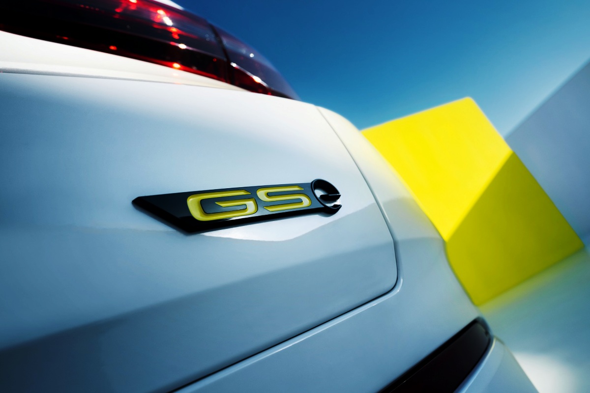 Opel Grandland GSe debut: a fancy hybrid crossover