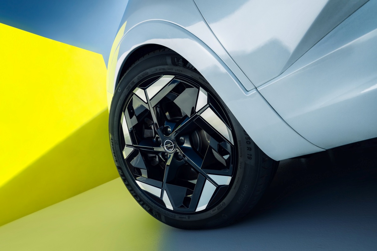 Дебют Opel Grandland GSe: «заряджений» гібридний кросовер