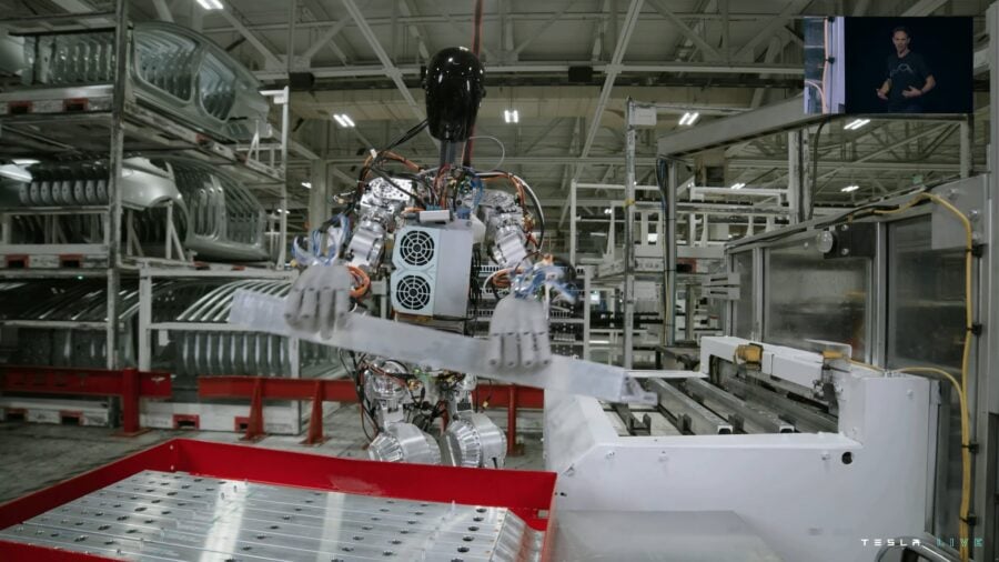 Ілон Маск представив прототип людиноподібного робота Optimus