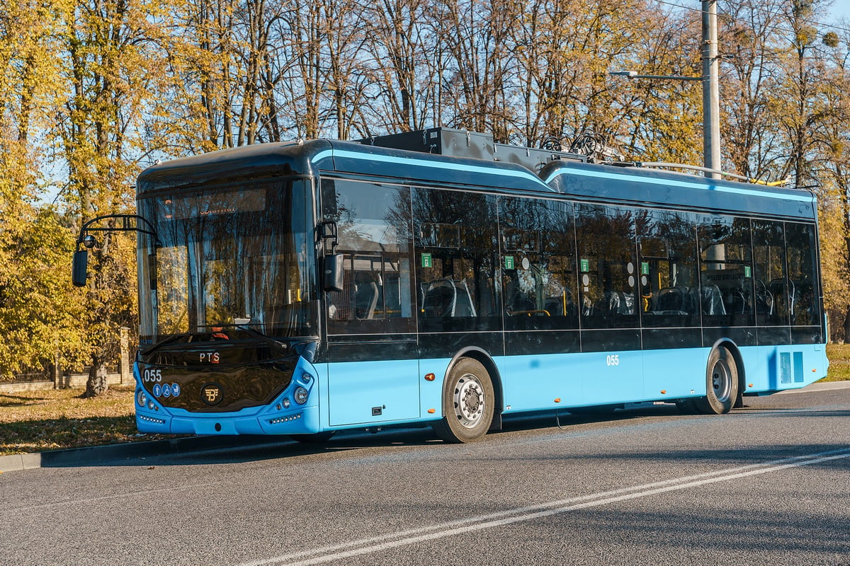 In Vinnytsia, a new, more economical VinLine trolleybus of local production is being tested