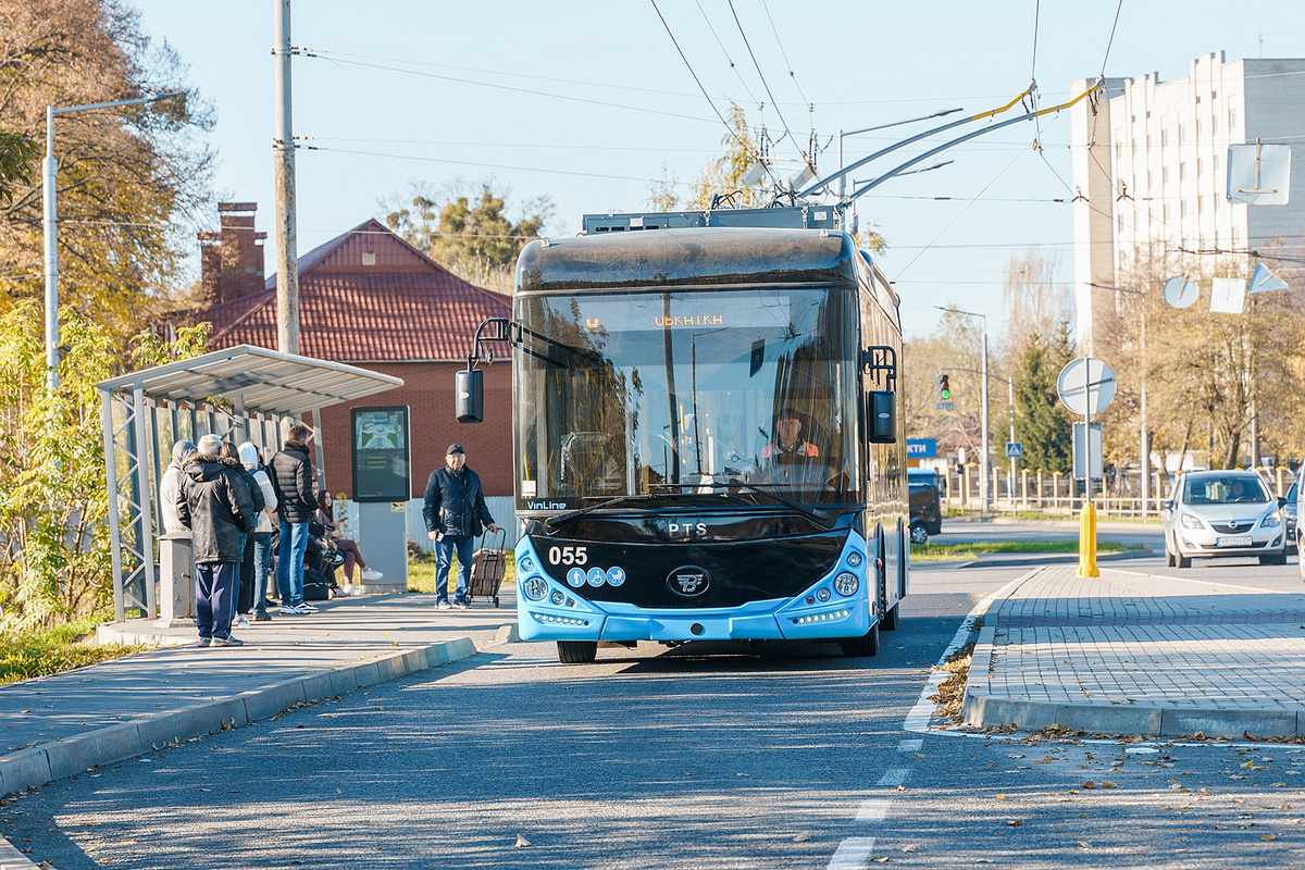 In Vinnytsia, a new, more economical VinLine trolleybus of local production is being tested