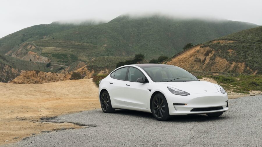 Tesla відмовляється від ультразвукових датчиків на Model 3 та Model Y. Замість них будуть працювати лише камери