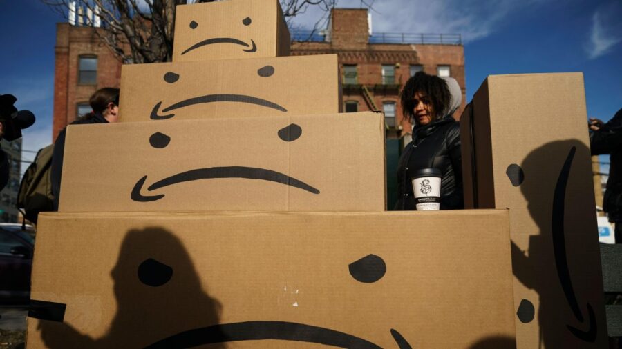Amazon became the first company to lose $1 trillion in market capitalization