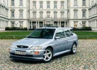 The last “hot” Ford Escort RS Cosworth is being sold at auction