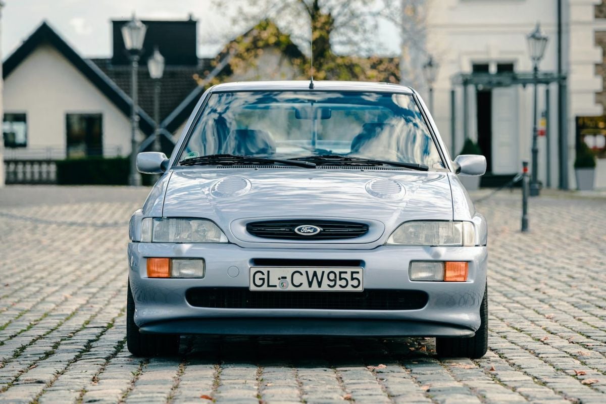 The last "hot" Ford Escort RS Cosworth is being sold at auction
