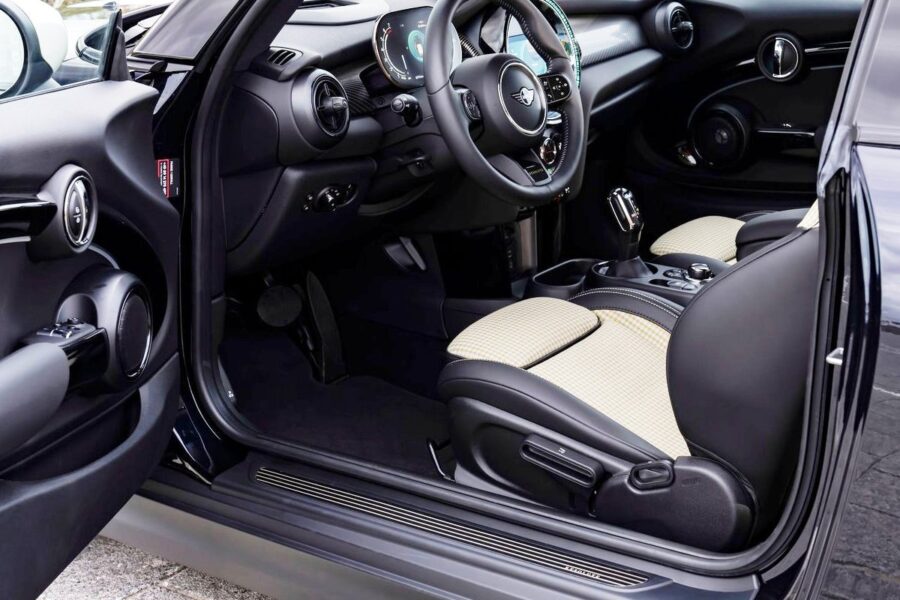 Special version MINI Cooper S Resolute Edition – more style for the “mini”