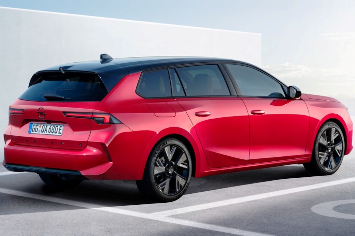 Відтепер Opel Astra — це ще й електромобіль