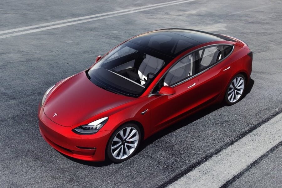 Tesla вдалося поставити рекордні 422 875 електромобілів у першому кварталі 2023 року