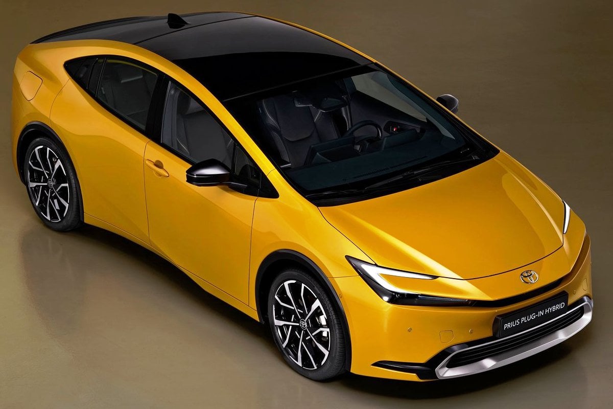 New Toyota Prius hybrid debut: better design, more power
