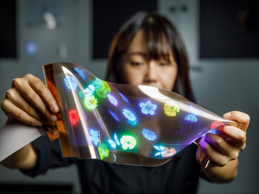 LG Display showed the world’s first flexible display that can be stretched