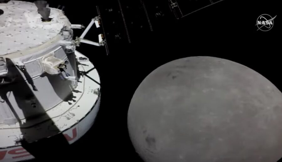 Корабель NASA Orion успішно завершив обліт Місяця