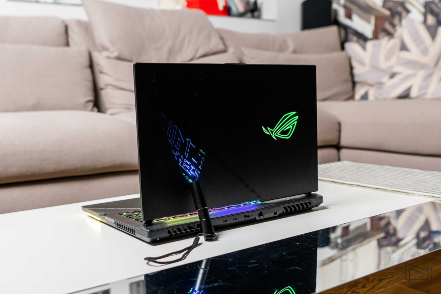 Why does a laptop have an ultraviolet flashlight: a review of the gaming "beast" ROG Strix SCAR 17 SE from ASUS