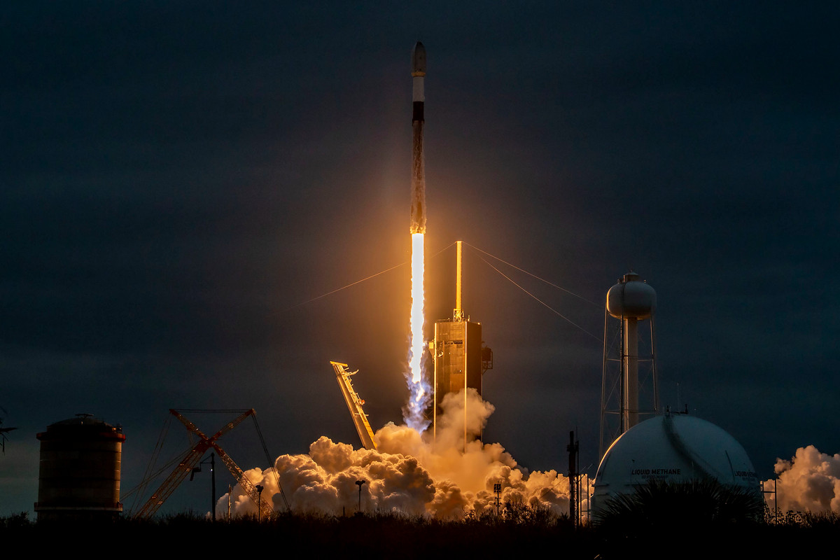 SpaceX Set A New Record For Reusing Boosters. Booster #1058 Has Already ...