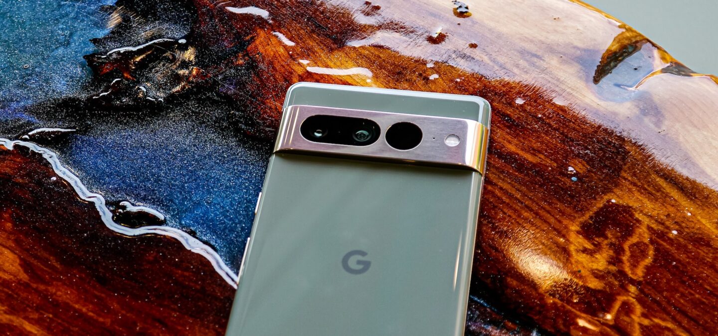 В Google Pixel 8 може змінитися основна камера, на що вказують деталі коду застосунку Camera Go