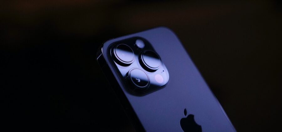 Гурман: З наступною моделлю iPhone 15 Pro Apple продовжить реалізацію своєї мрії про смартфон без рамок