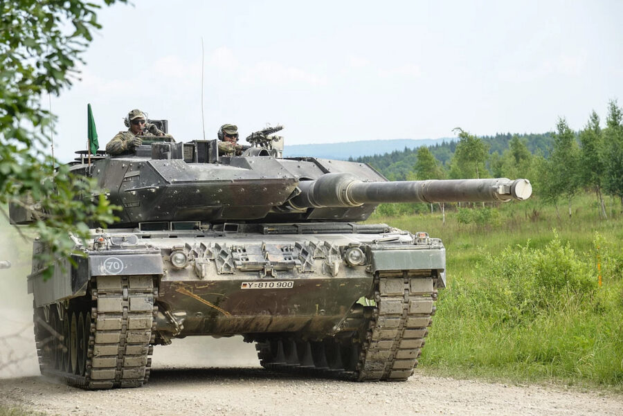 Українські танкісти почали опановувати Leopard 2 водночас в Німеччині та в Польщі