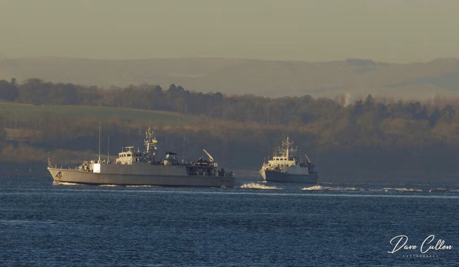 The Ukrainian flag was raised over the Sandown-class ships Cherkasy and Chernihiv