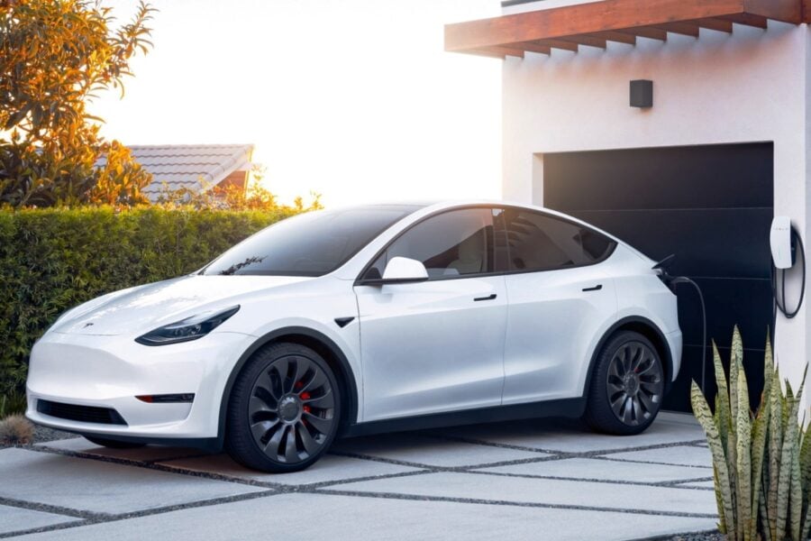 What's up with Tesla? New cheap version of Tesla Model Y and normal steering wheel for Model S/X